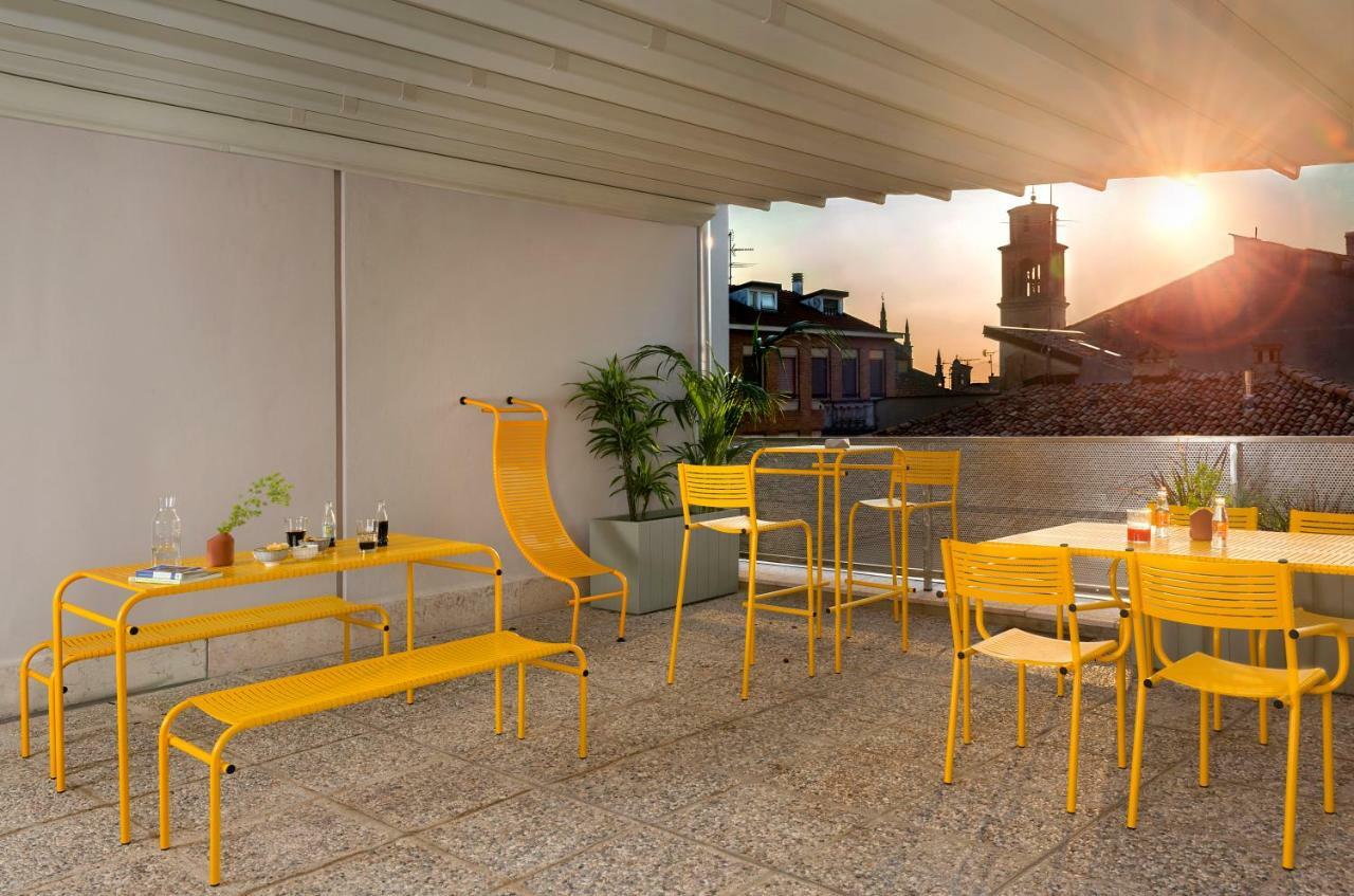 Bnbiz - Coworking Hotel Фьоренцуола-д'Арда Экстерьер фото
